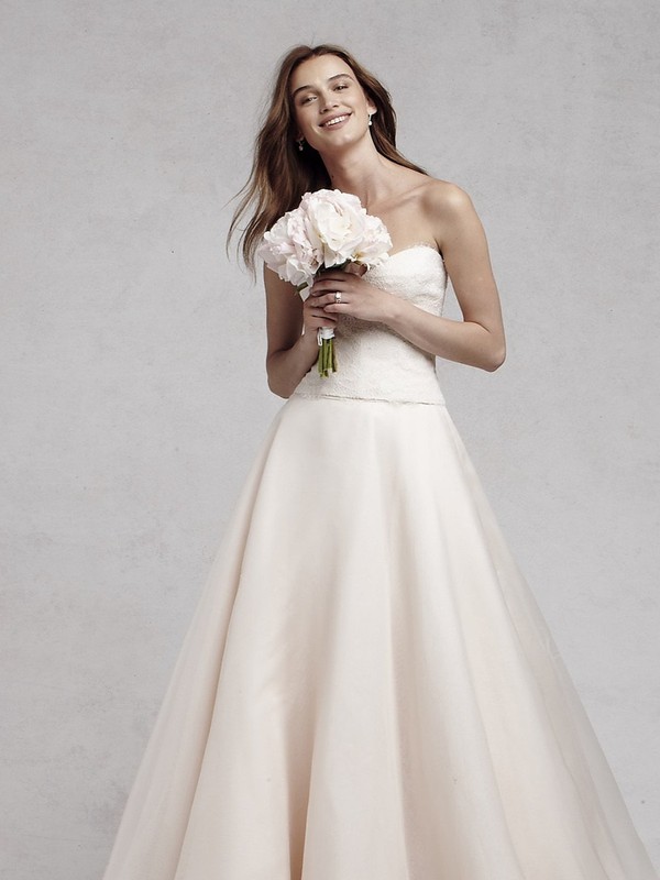 What You Need To Know About Renting Your Wedding Dress