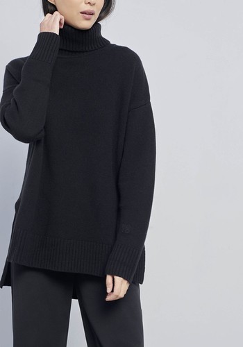 Relaxed Fit Premium Merino Wool Turtleneck With Split Hem