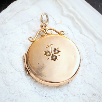 Date 1909 9ct Gold Seed Pearl Locket
