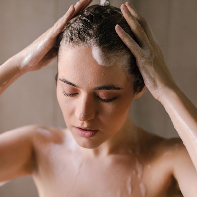 Scalp Soaks: What They Are & The Ones Worth Trying 