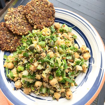 Mashed Chickpeas With Omega Crackers