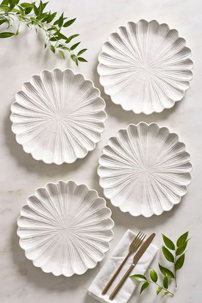 4 Flower Dinner Plates, £30