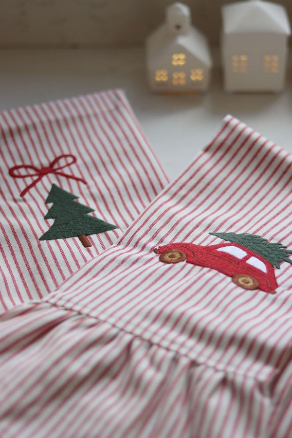 Set Of 2 Christmas Tea Towels