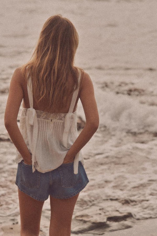 Embroidered Strappy Gaze Top