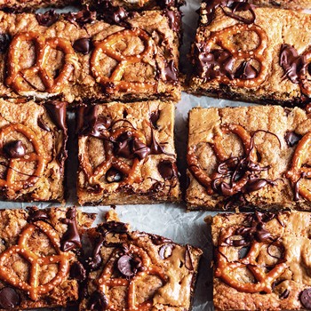 Chocolate Peanut Butter Pretzel Blondies