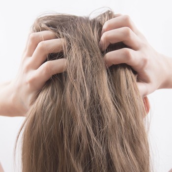 Why You’re Suffering From Scalp Irritation & How To Treat It