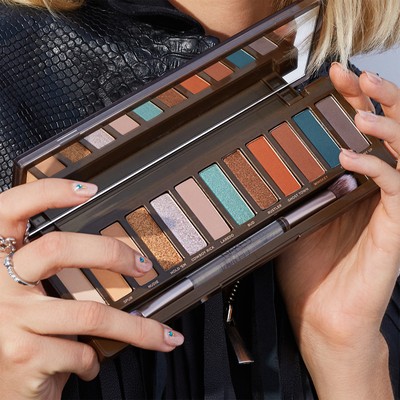 The New, Flattering Eyeshadow Palette We Love