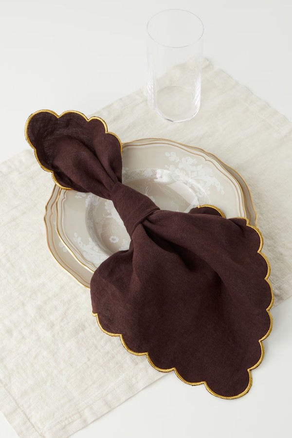 Set Of 4 Scalloped Linen Napkins from Once Milano
