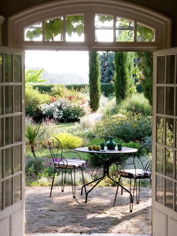 How To Recreate These Stylish Outdoor Spaces 