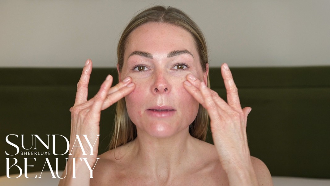 How To Depuff For Tired Eyes | SheerLuxe Beauty School