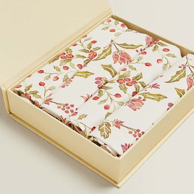 Gift Box With 4 Printed Napkins