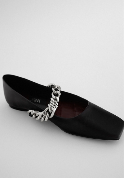 Flat Leather Shoes With Chain