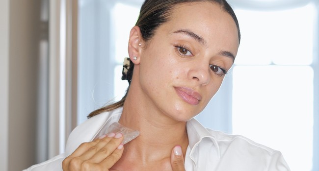 How To Use A Gua Sha To Aid & Relieve Congestion