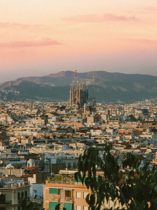 How The Girls Are Looking Cool & Travelling On A Budget