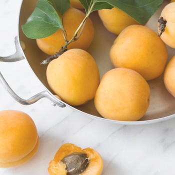 7 Impressive Health & Beauty Benefits Of Apricots