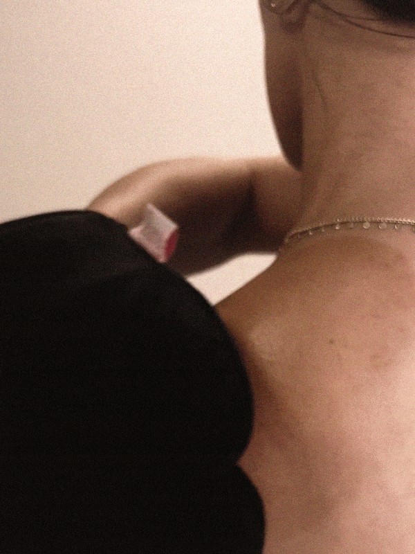 The Foolproof Way To Apply Fake Tan At Home 
