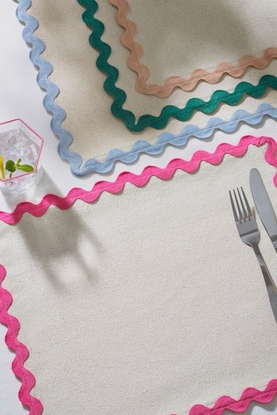 Multi Set of 4 Bright Wiggle Fabric Placemats