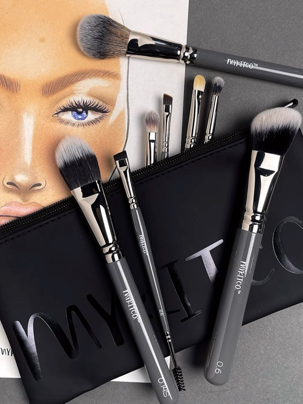 5 Make-Up Artists Choose Their Favourite Brushes