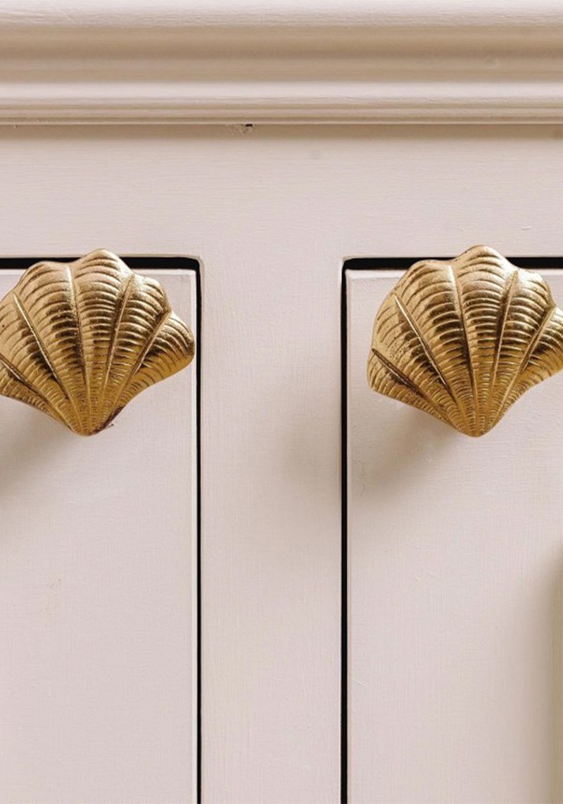 Curved Shell Knob