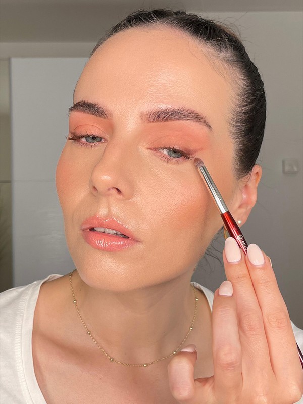 12 Beauty Hacks A Top Make-Up Artist Swears By