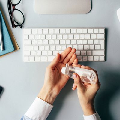 How To Keep Your Office Desk Clean & Organised