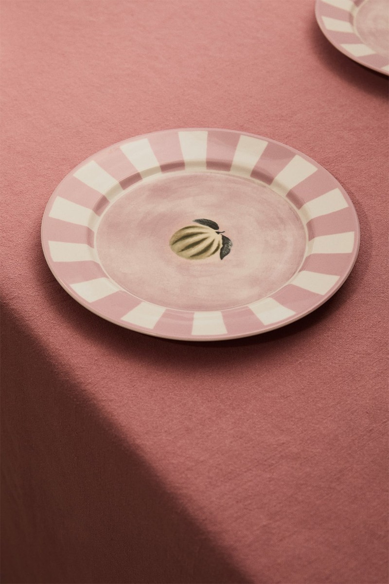 Motif-Detail Porcelain Mid Plate
