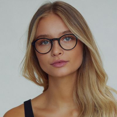 Beauty Masterclass: How To Wear Make-Up With Glasses 