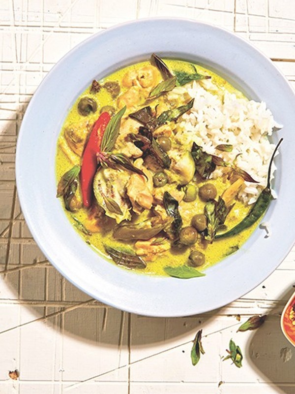 Gaeng Keow Wan Gai: A Classic Green Chicken Curry