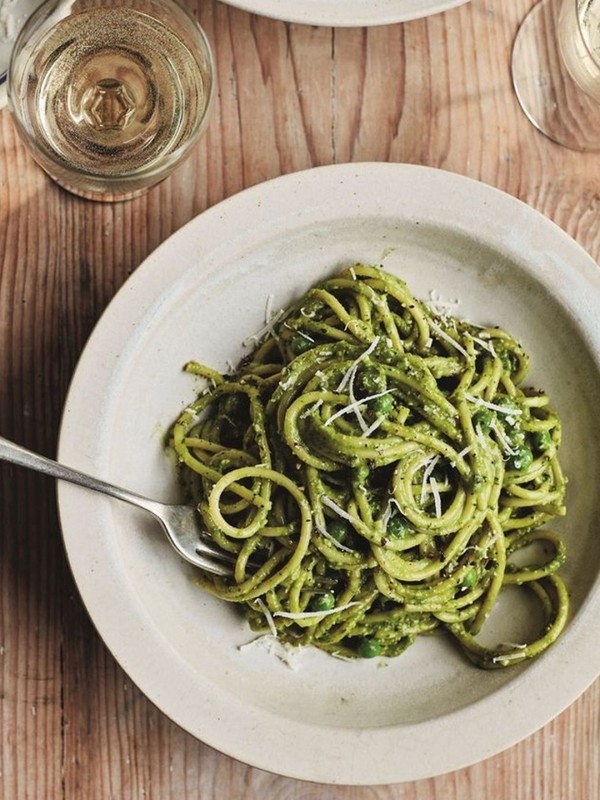 Spaghetti With Peas & Pesto 