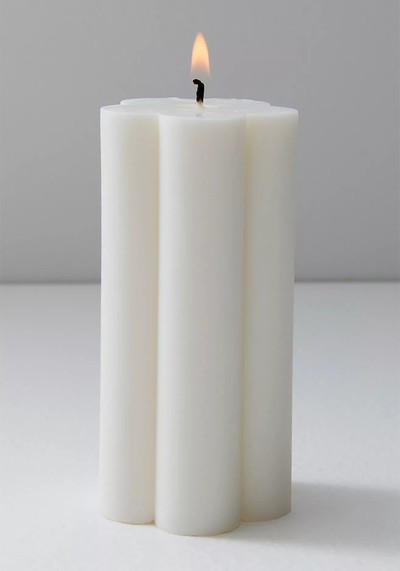 Daisy Pillar Candle