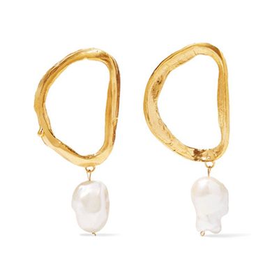 Dante’s Shadow Gold-Plated Pearl Earrings from Alighieri