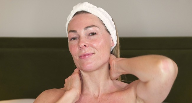 Facial Massage To Sculpt & Depuff