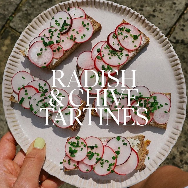 Radish & Chive Tartines @alexandradudley
Ingredients
3 pieces of thinly sliced sourdough
100g of sof