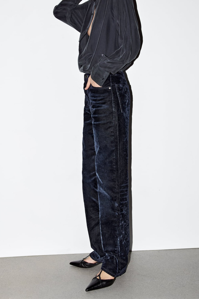 RELAXED VELVET MID-RISE JEANS from Zara