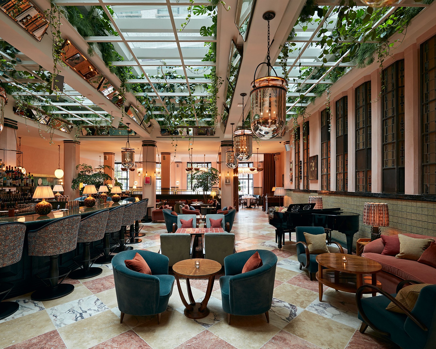 Soho house. интерьеры soho house. ресторан soho house. интерьер ресторан в стиле нью йорка сохо. Soho house стамбул ресторан.