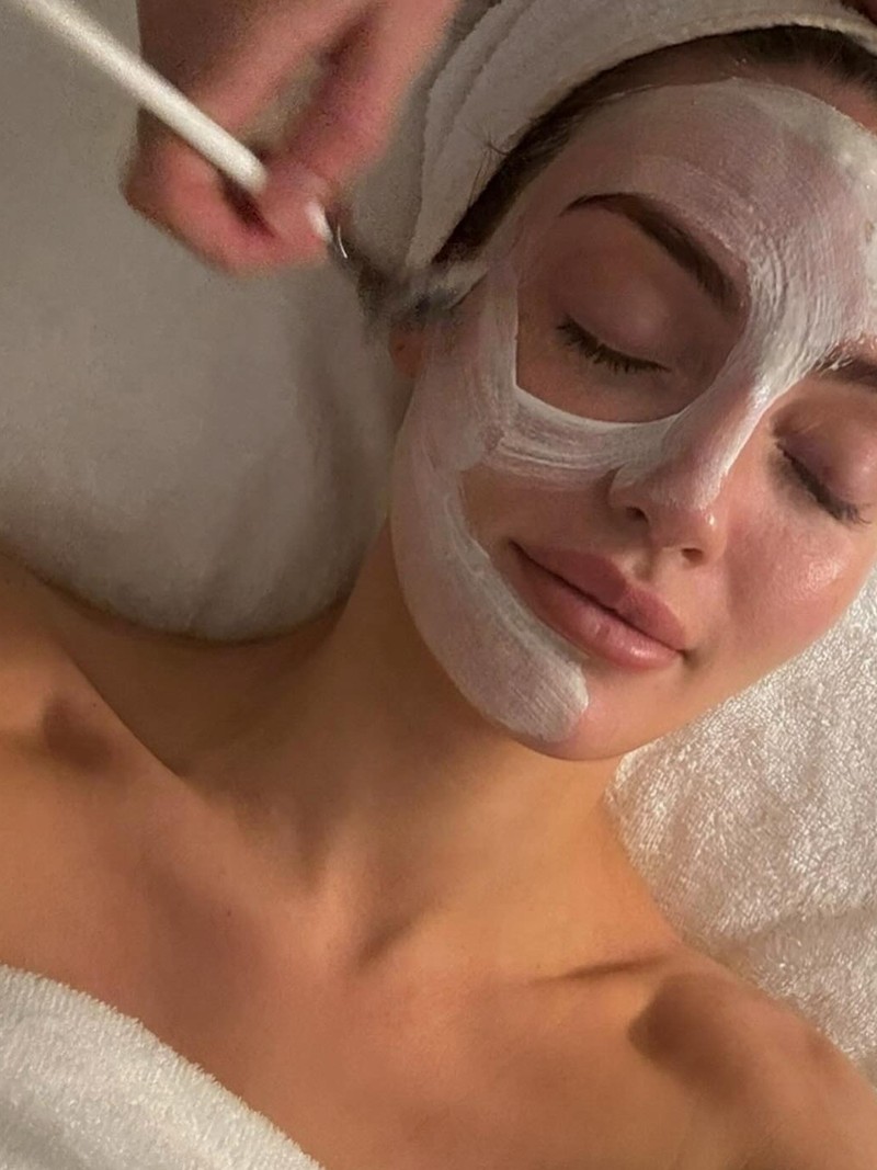 An Expert Facialist Shares Her AM & PM Routines