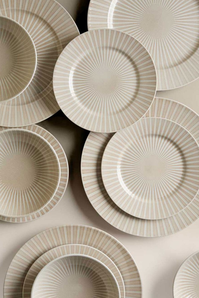 Reactive Stripe Dinner Plate