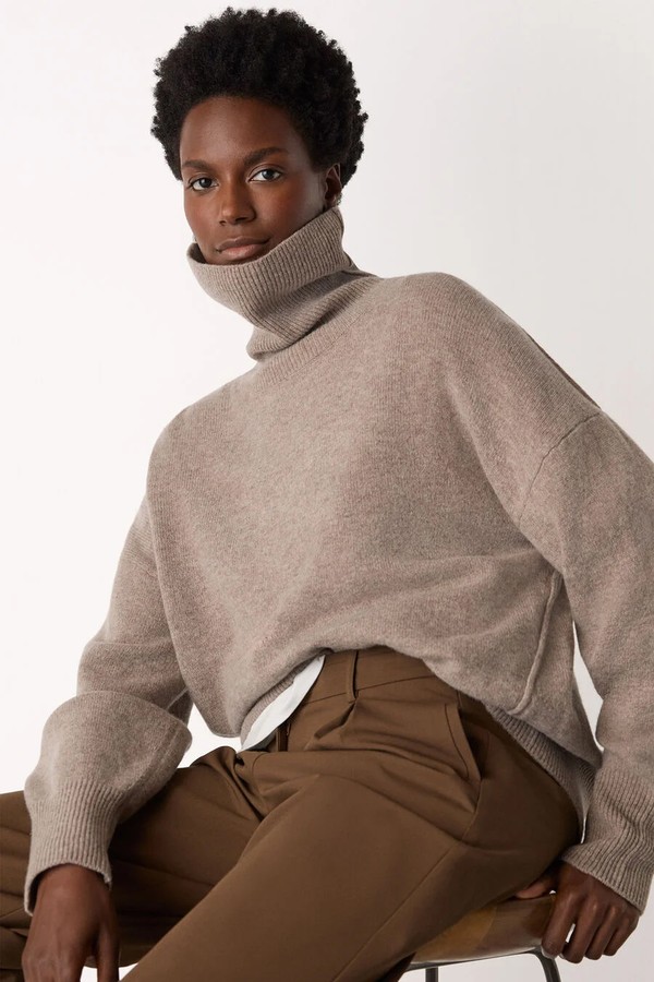 Wool Roll Curved Hem Knit