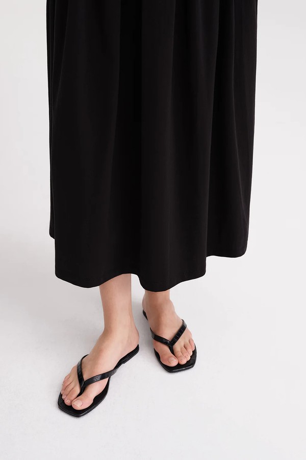 The Flip-Flop Flats from Totême