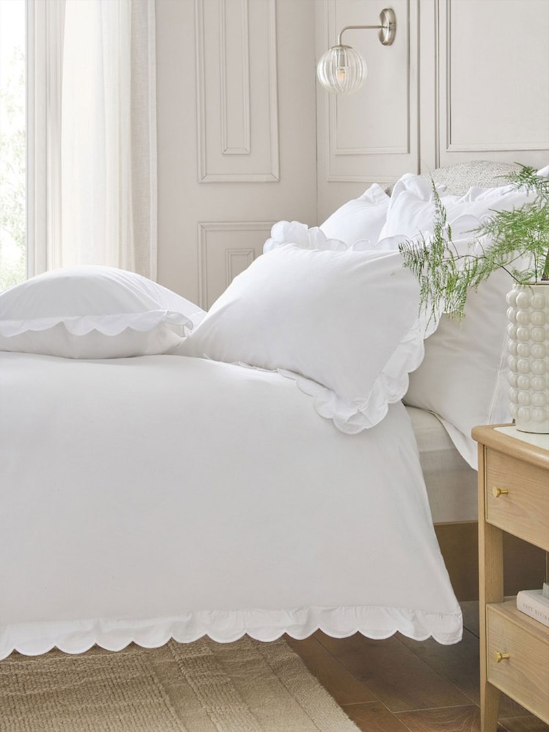 200 Thread Count Scallop Duvet Cover & Pillowcase Set