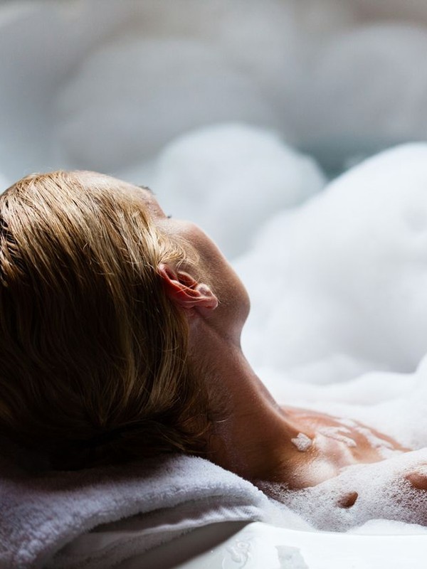 How To Create A Relaxing Detox Bath At Home
