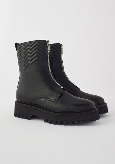 Quilted Boots With Zip