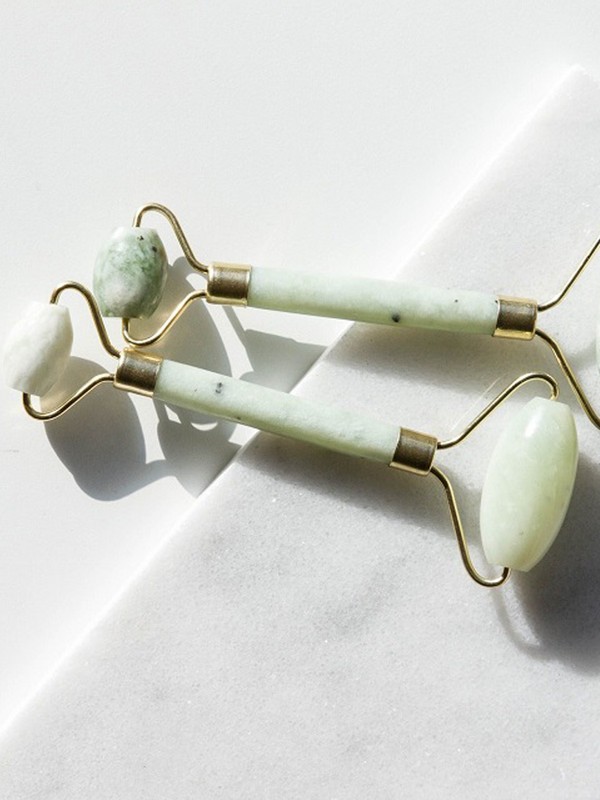 Everything You Need To Know About Using A Jade Roller