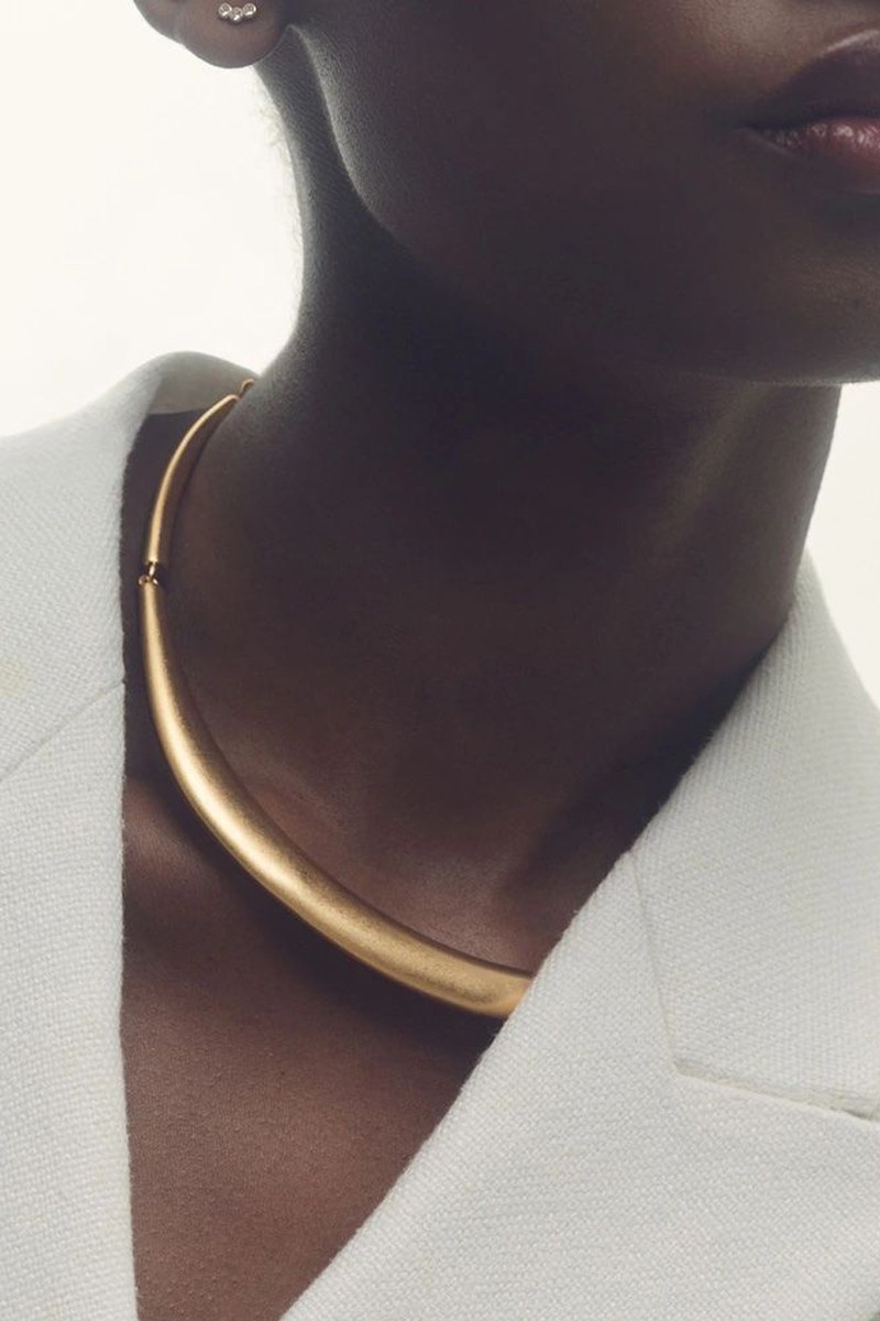 Polished Curve Choker