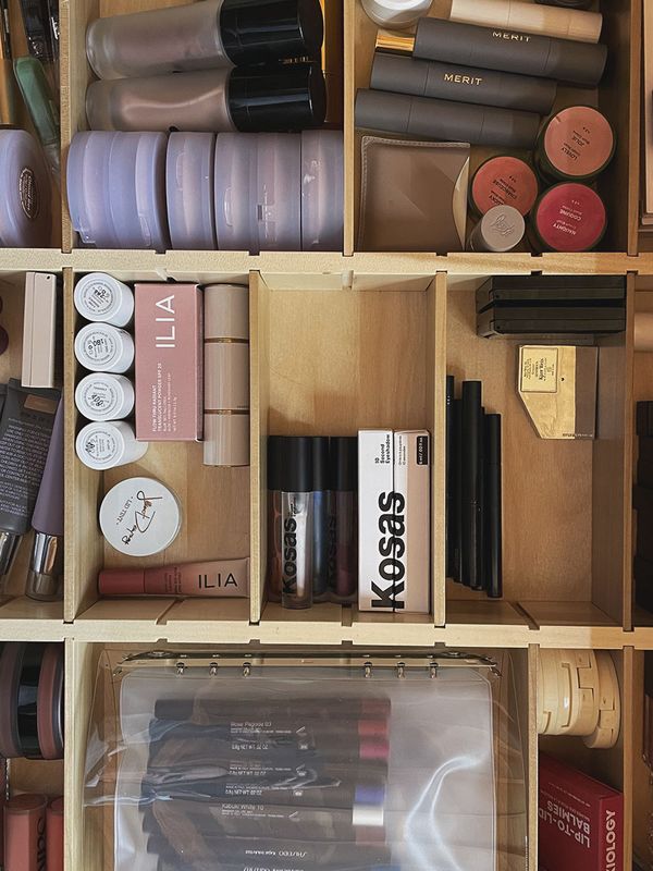 This Is How A Pro Make-Up Artist Stores Her Beauty Stash