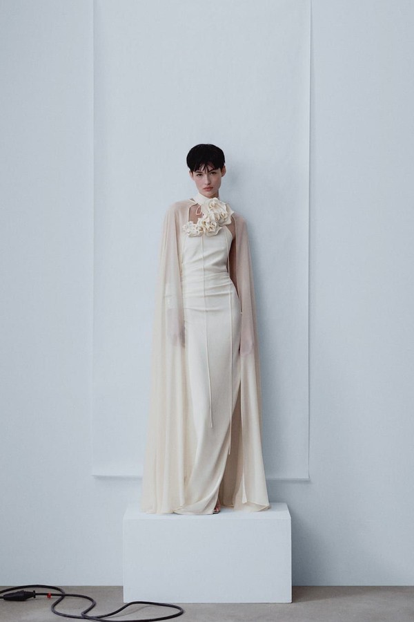 Long Cape With Tie Zip