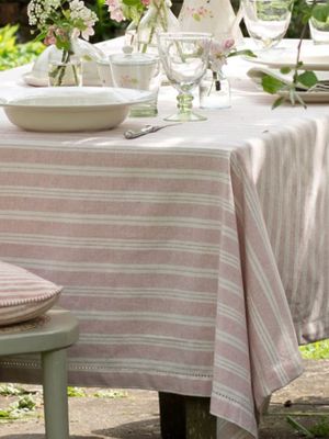 26 Pretty Tablecloths For Summer Entertaining