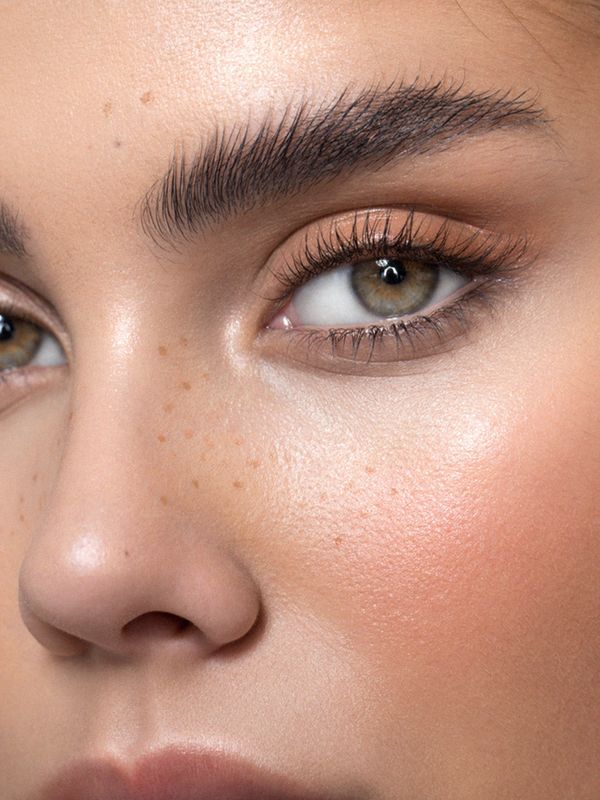 How To Get The Laminated Brow Effect 