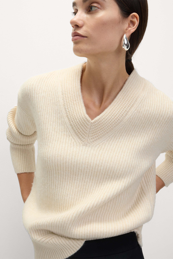 Cloud-Yarn Ribbed V-Neck Jumper