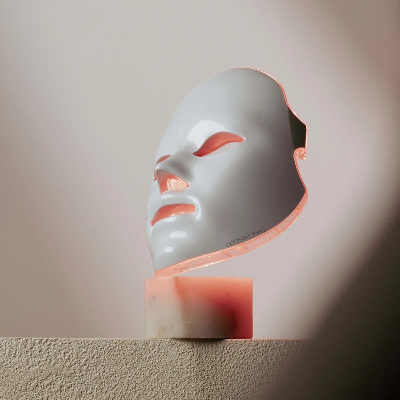Pro LED Light Therapy Mask from Déesse